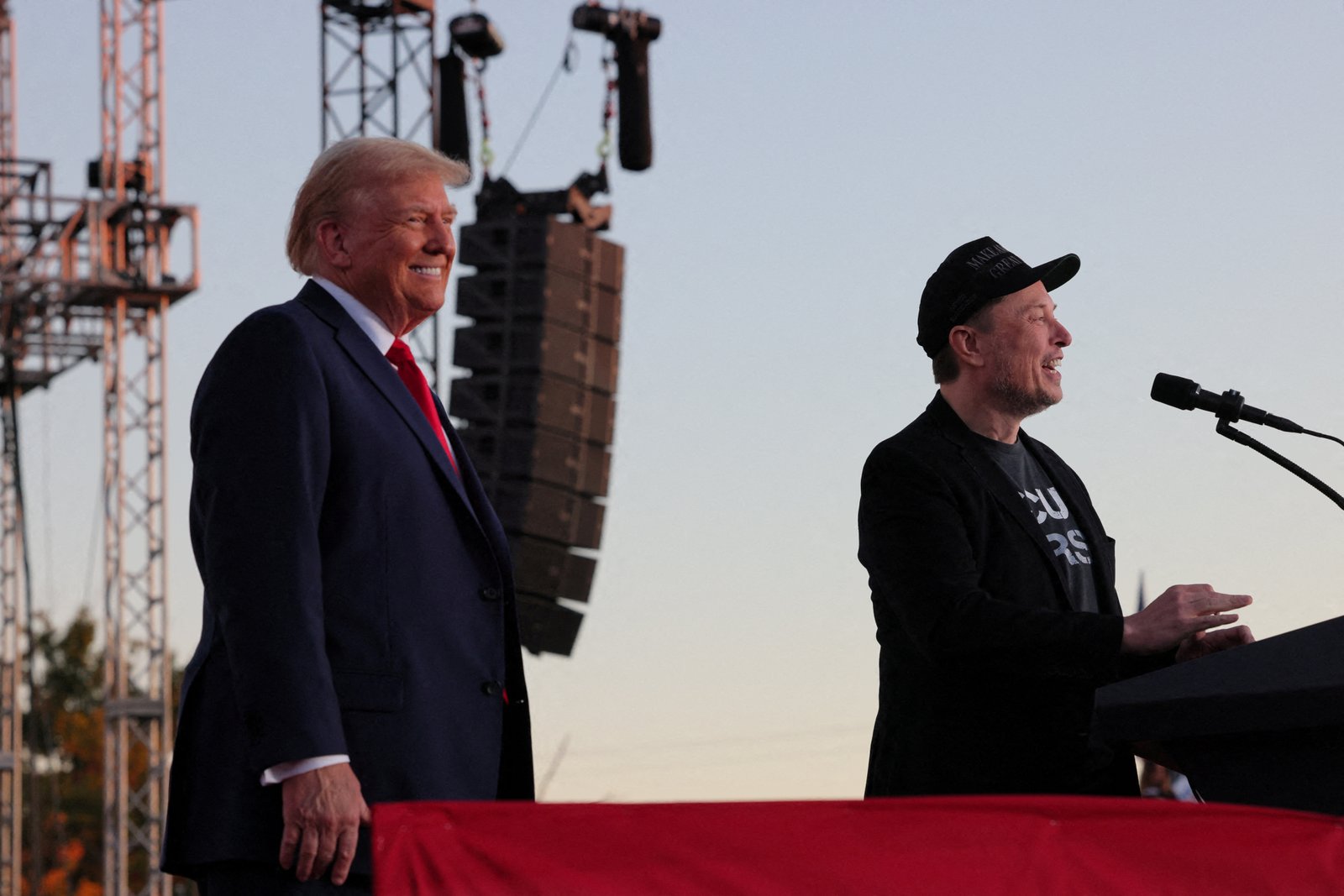 Elon Musk in Donald Trump’s attend a political meeting