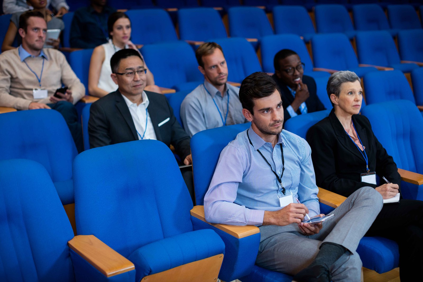 Conference attendees networking in a modern Atlanta event venue, showcasing the city’s top facilities and ideal location for business gatherings.