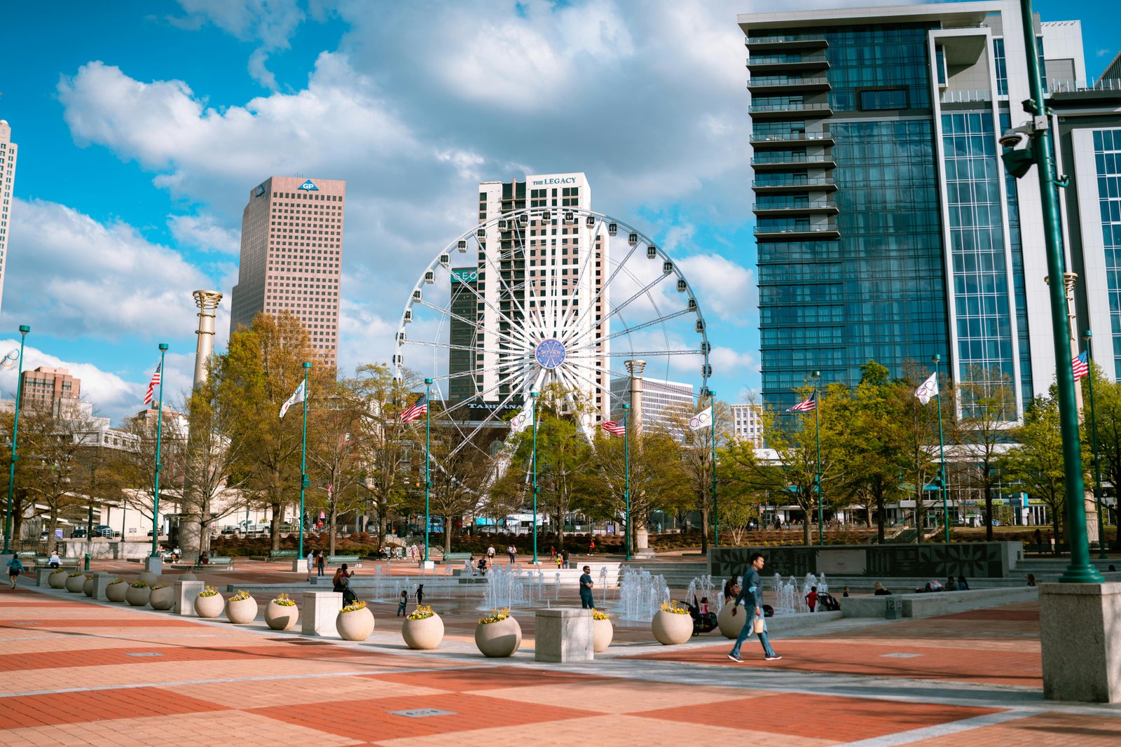 Tourists exploring iconic Atlanta landmarks and neighborhoods, highlighting a perfect weekend itinerary for first-time visitors to the city.