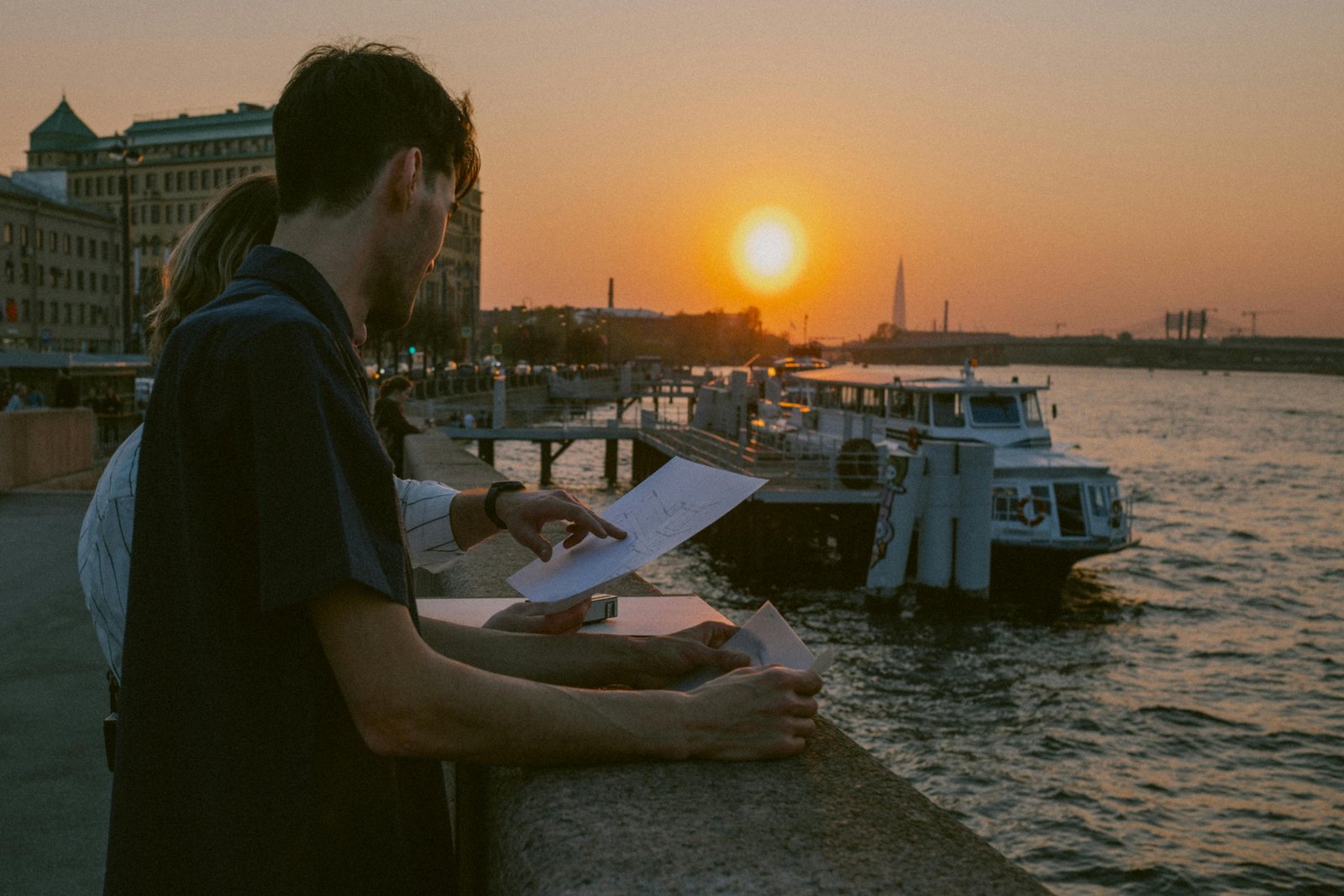 Sunset over the Atlanta skyline viewed from a scenic overlook, highlighting the best spots in the city to enjoy breathtaking evening views.