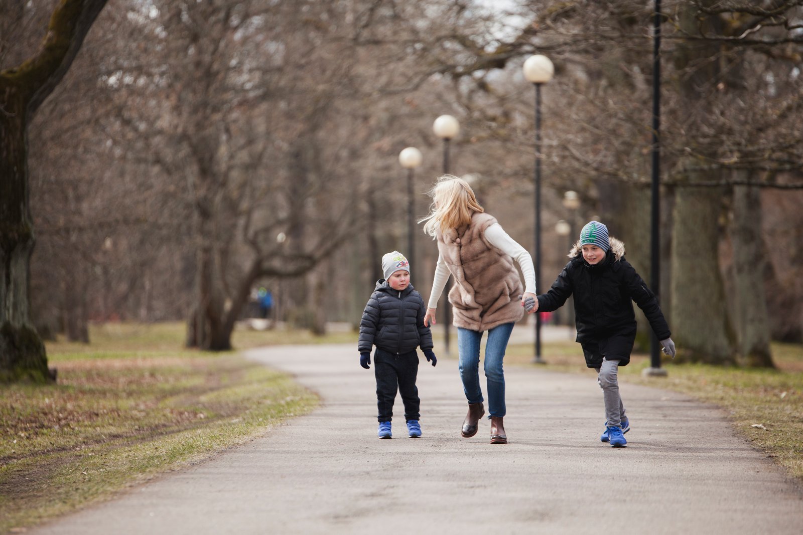 Family walking in a quiet Atlanta suburb with tree-lined streets and homes, showcasing top neighborhoods for comfort and commuter access.